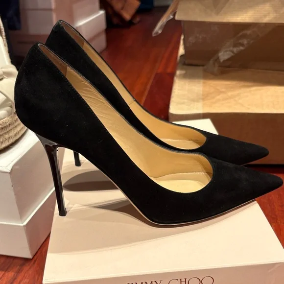 Jimmy Choo Elegant Black Stiletto Heels - Picture 9 of 9